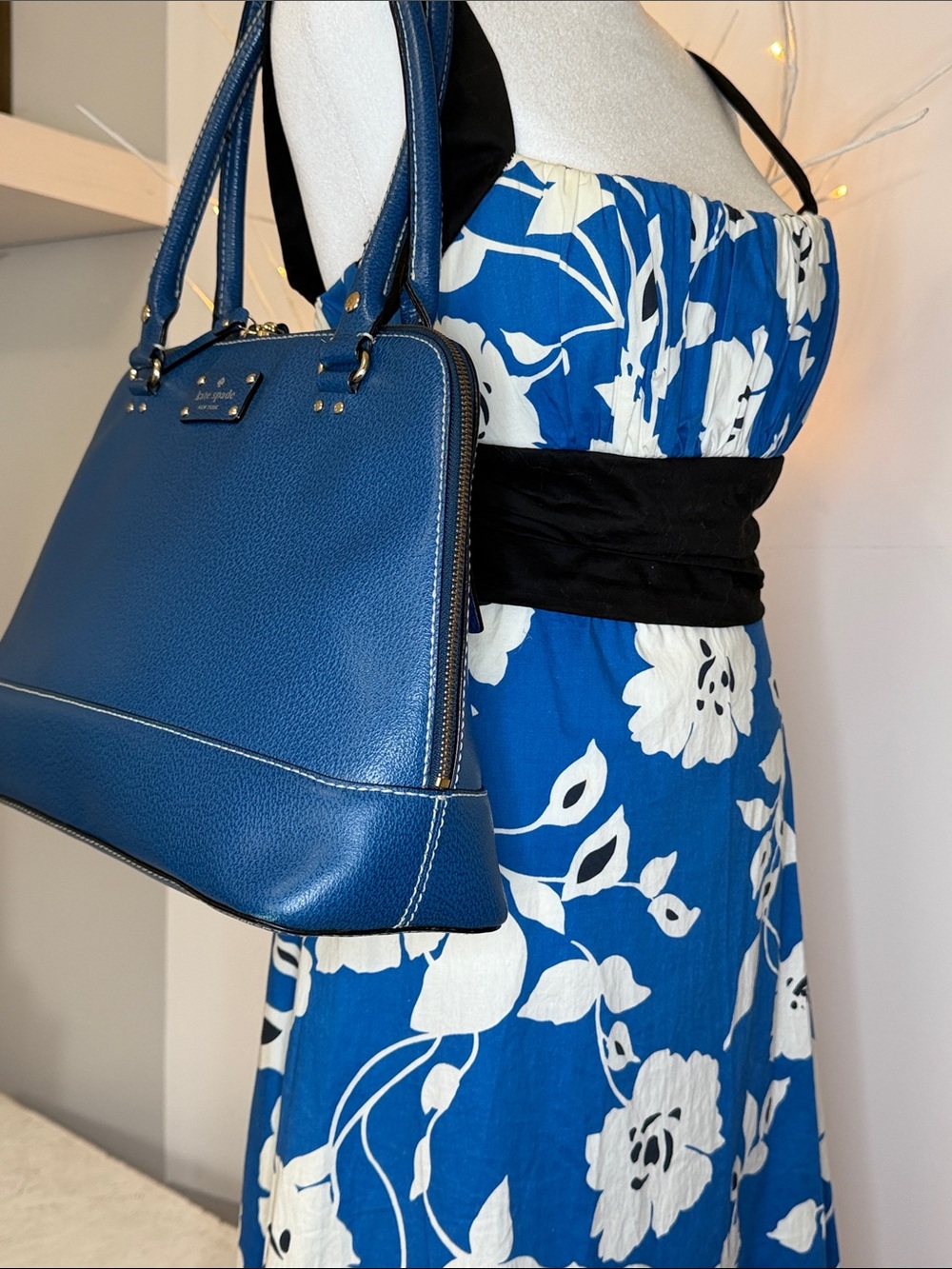Kate spade NWOT stunning blue Leather, fdouble zip around shoulder bag!16x10x5